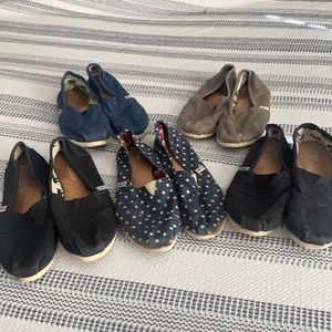 5 pairs size 8 Tom’s black navy grey